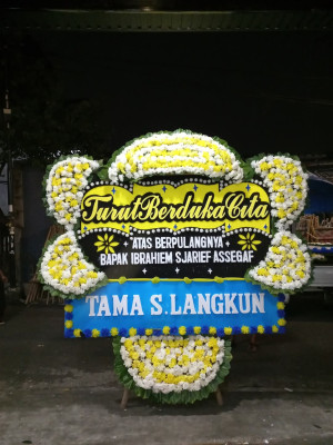 Papan Bunga Duka di Batom
